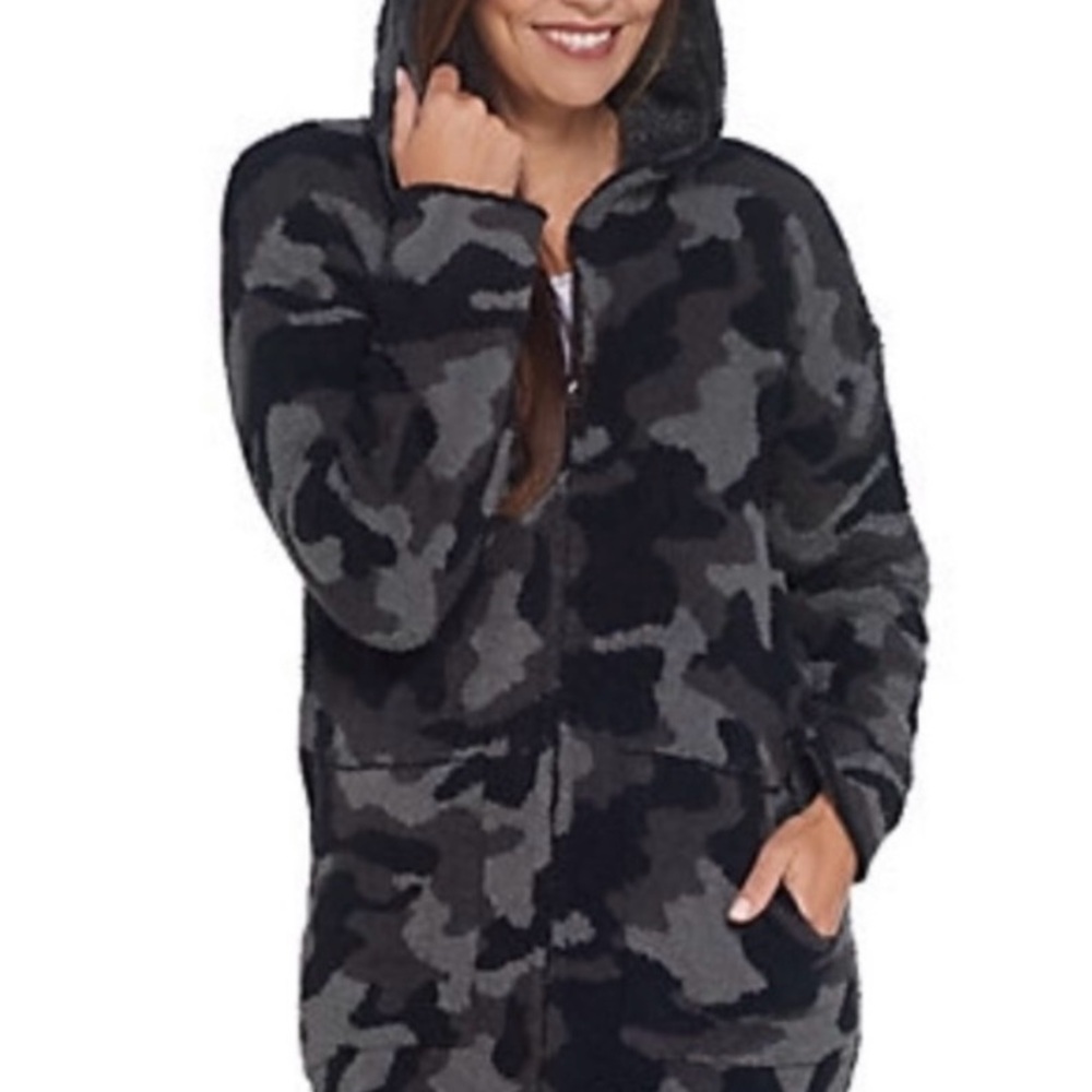 Barefoot dreams cozychic camo anaorak Hooded Jacket size XS